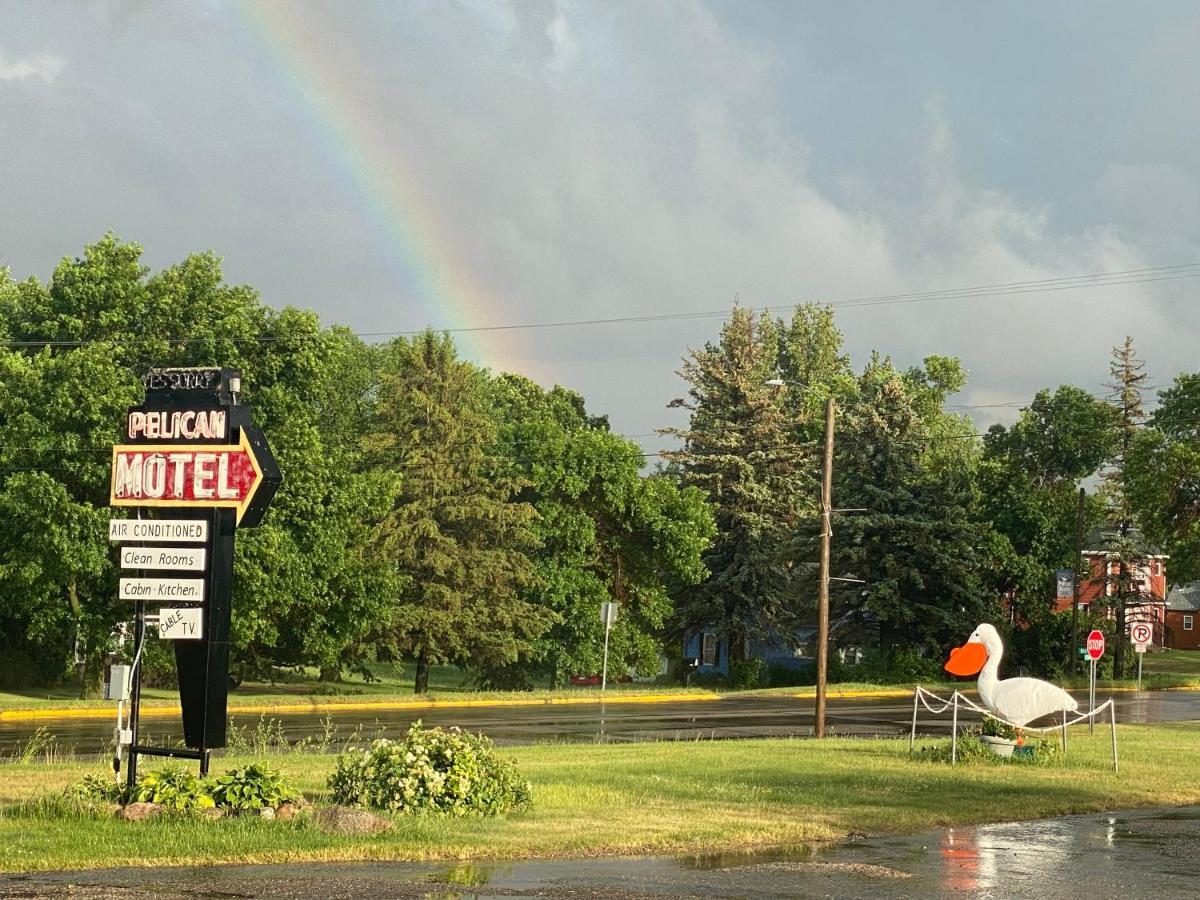 Pelican Motel Pelican Rapids Екстер'єр фото
