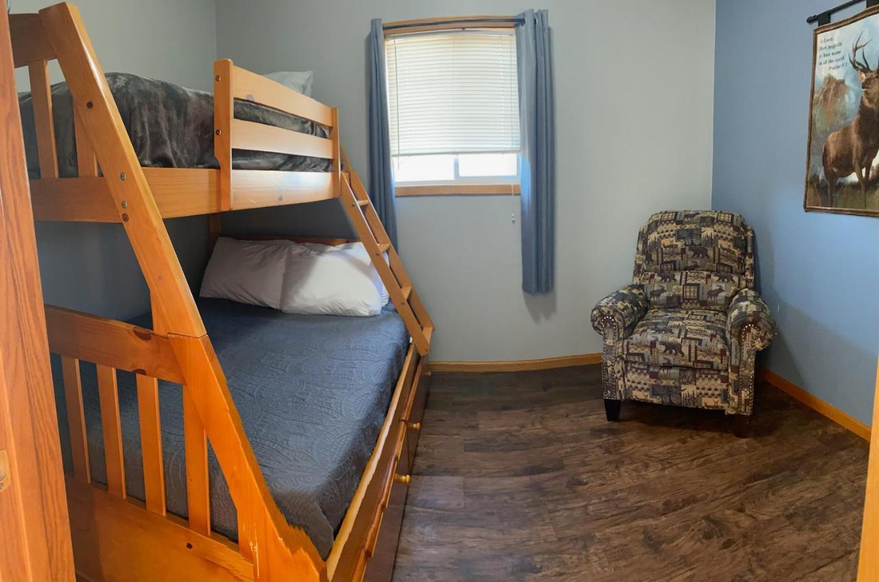 Pelican Motel Pelican Rapids Екстер'єр фото