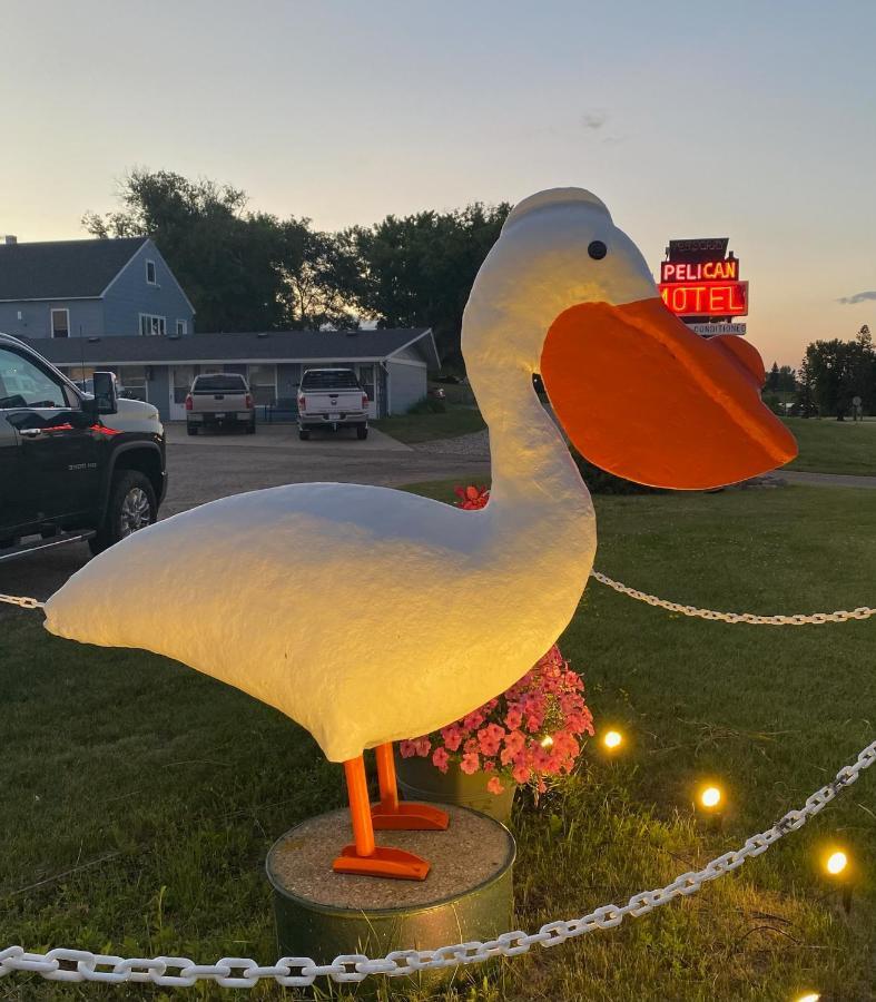 Pelican Motel Pelican Rapids Екстер'єр фото