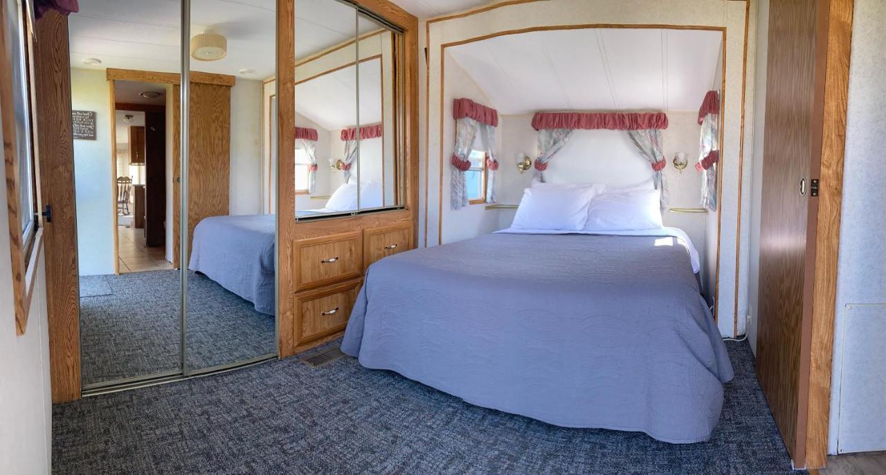 Pelican Motel Pelican Rapids Екстер'єр фото