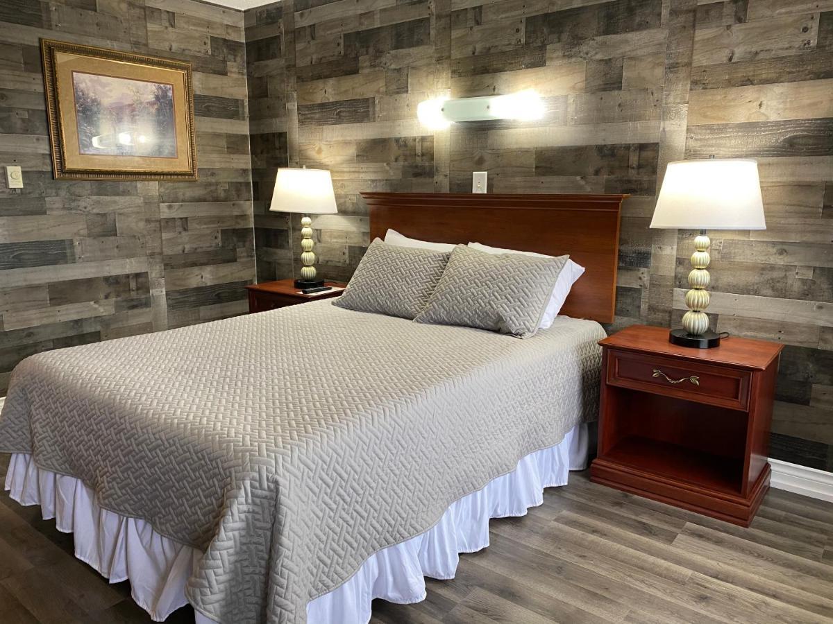 Pelican Motel Pelican Rapids Екстер'єр фото