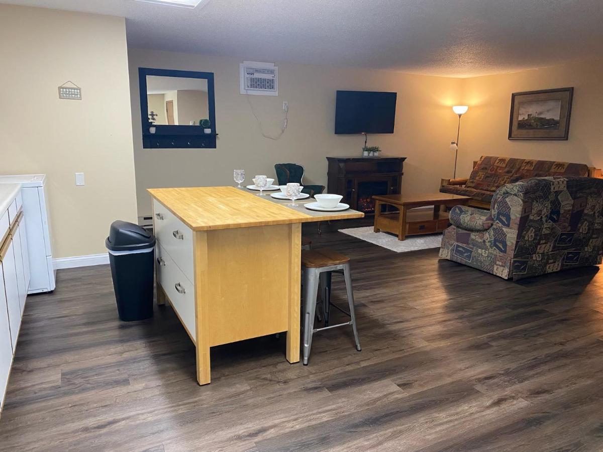 Pelican Motel Pelican Rapids Екстер'єр фото