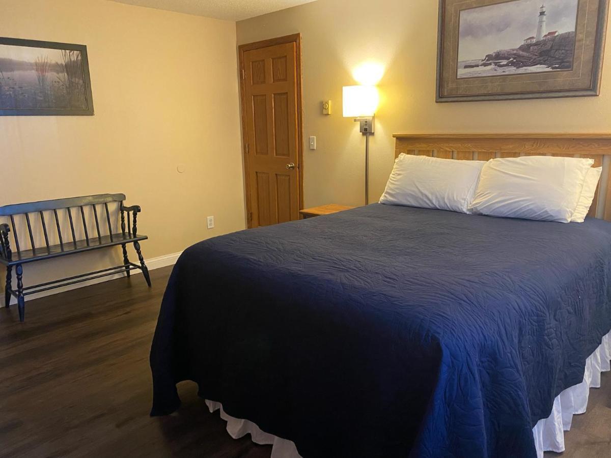 Pelican Motel Pelican Rapids Екстер'єр фото