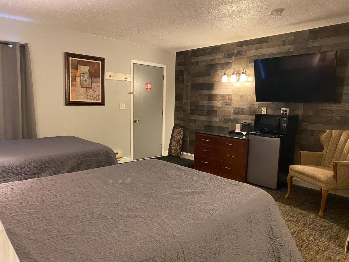 Pelican Motel Pelican Rapids Екстер'єр фото