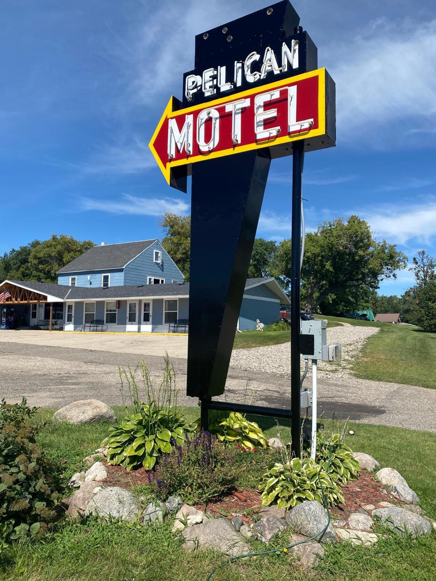 Pelican Motel Pelican Rapids Екстер'єр фото