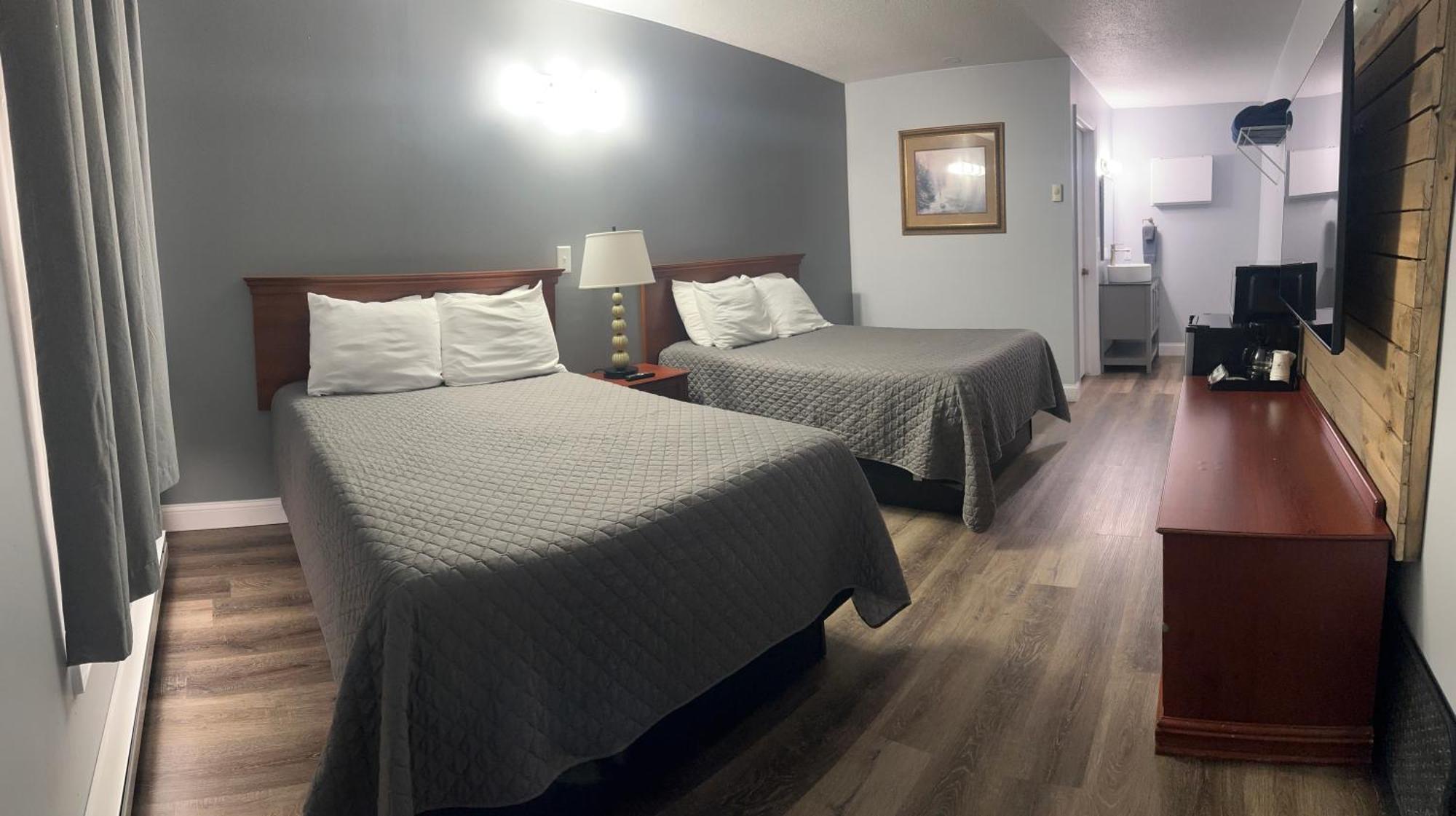 Pelican Motel Pelican Rapids Екстер'єр фото