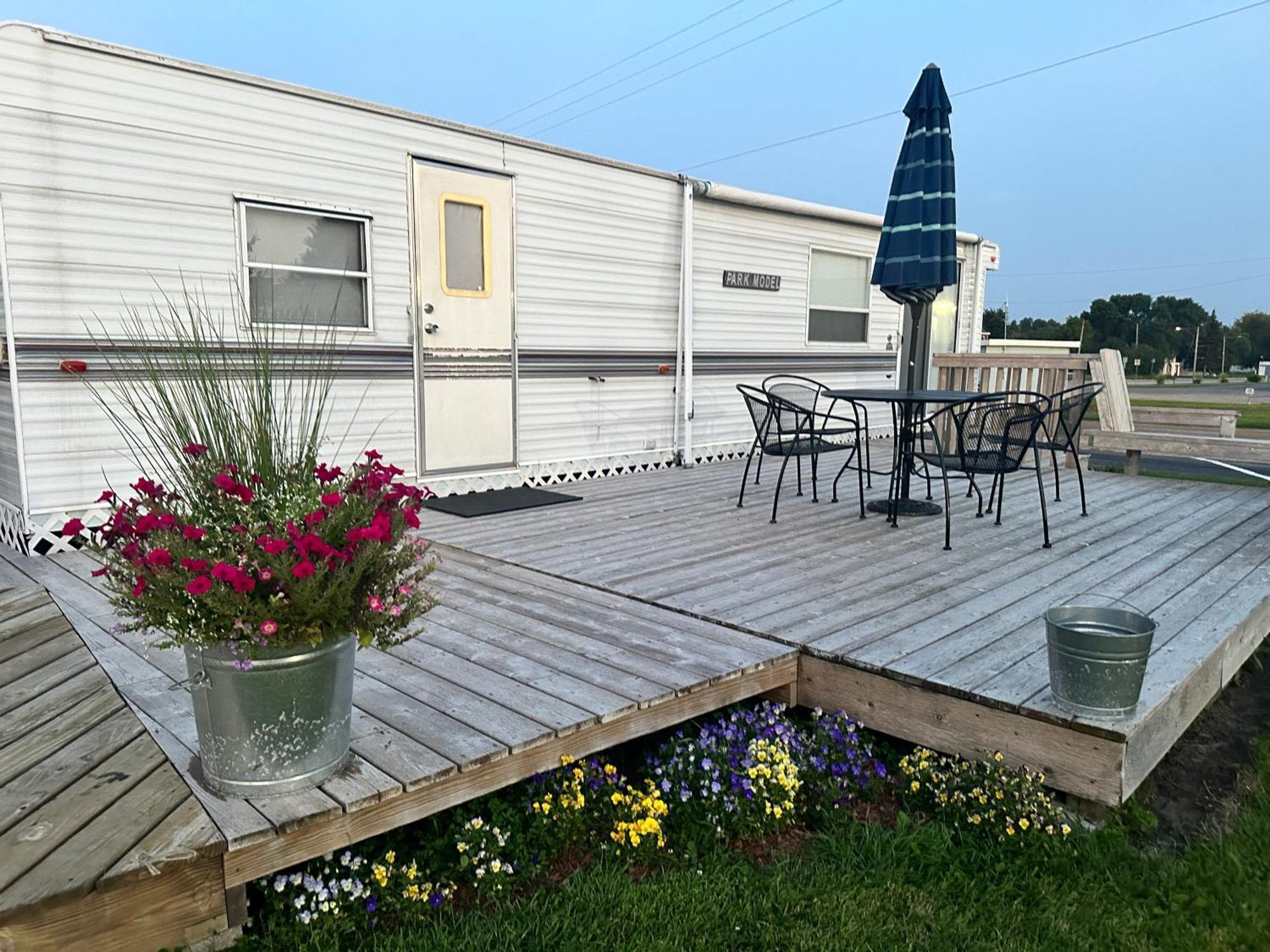 Pelican Motel Pelican Rapids Екстер'єр фото